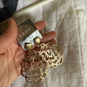 Elegant Gold Filigree Earrings